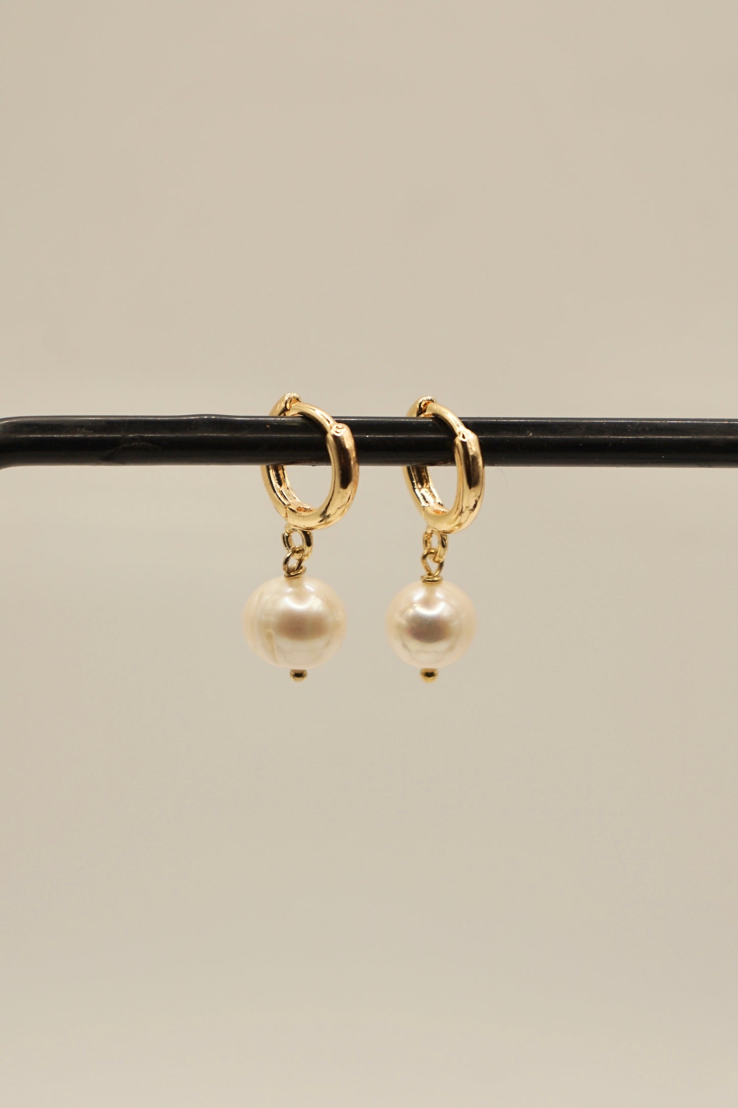 14k gold fill round pearl earrings